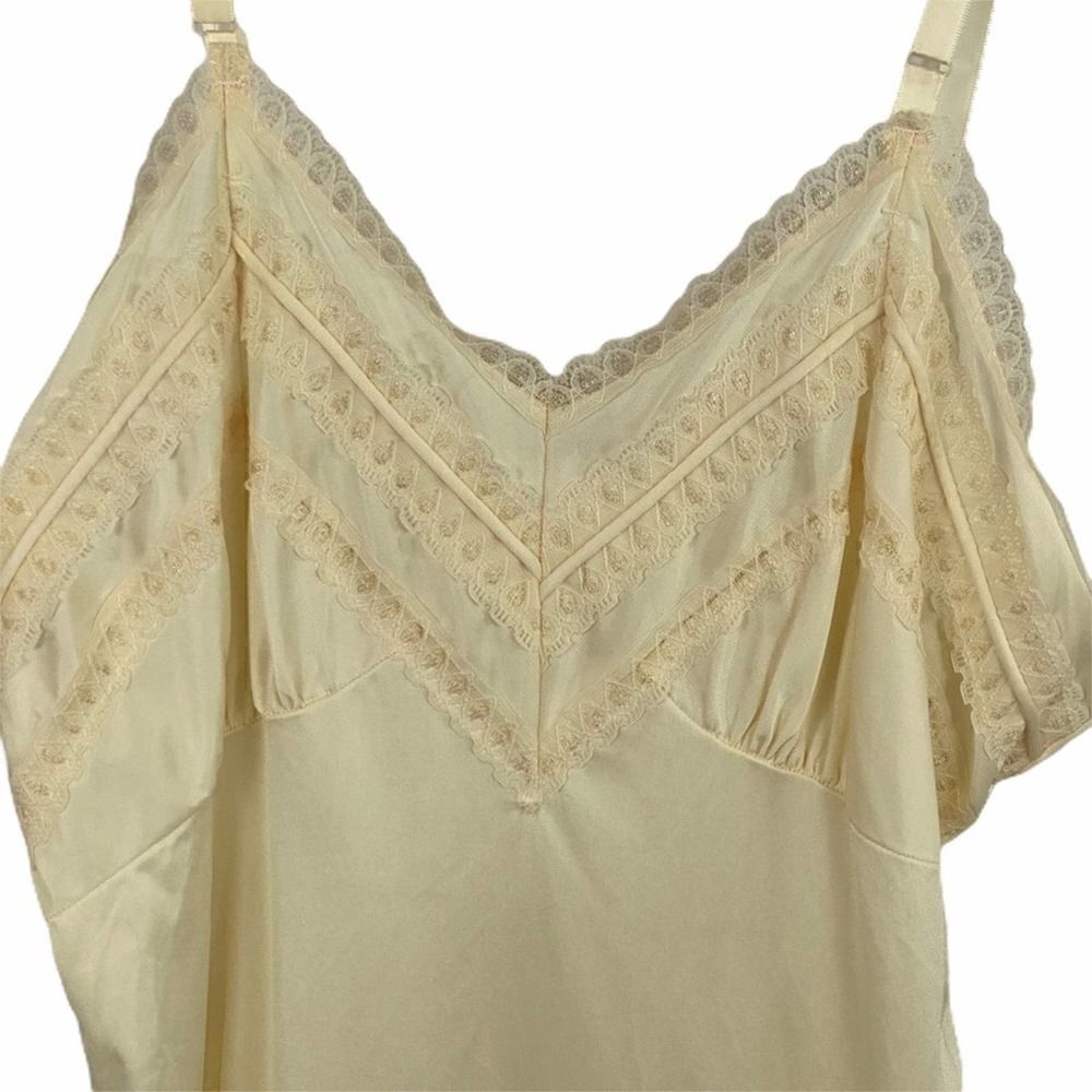 Vintage Vincent ivory nylon and lace slip size 42 - Picture 2 of 7